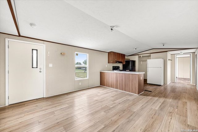 122 Amber Ln, Poteet, TX 78065