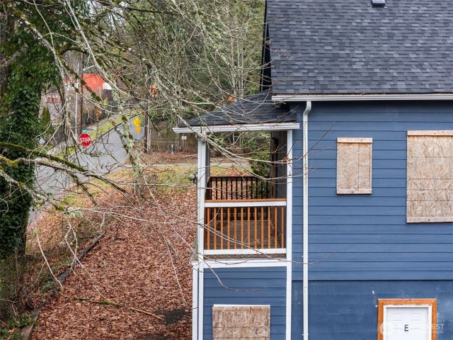 6323 Kitsap Way, Bremerton, WA 98312