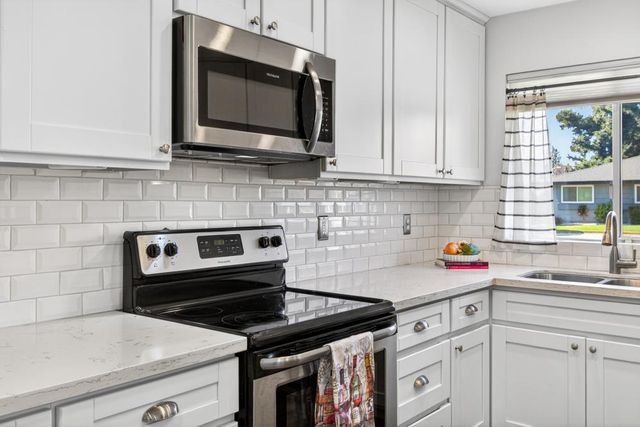 6996 Lincoln Creek Cir, Carmichael, CA 95608