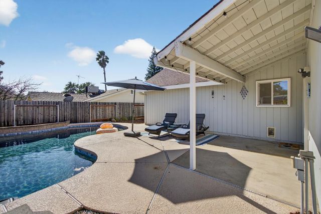 6996 Lincoln Creek Cir, Carmichael, CA 95608