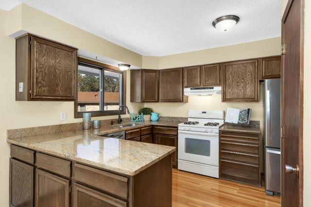 3108 Red Oak Circle N, Burnsville, MN 55337