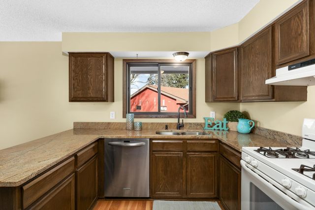 3108 Red Oak Circle N, Burnsville, MN 55337