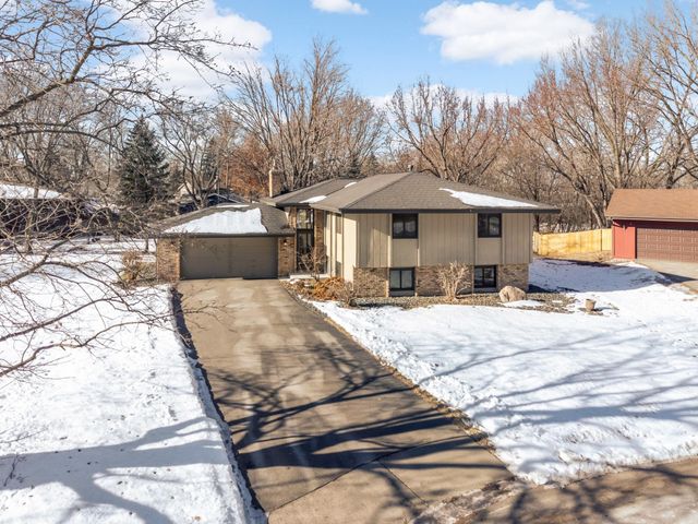 3108 Red Oak Circle N, Burnsville, MN 55337