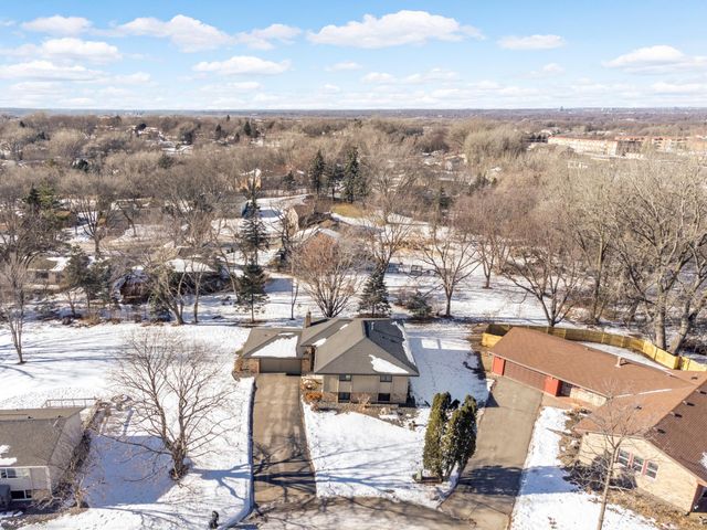 3108 Red Oak Circle N, Burnsville, MN 55337