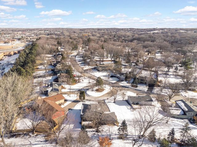 3108 Red Oak Circle N, Burnsville, MN 55337