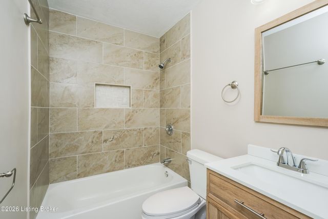 3114 Tara Gale Dr, Louisville, KY 40216