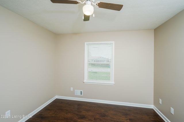 3114 Tara Gale Dr, Louisville, KY 40216