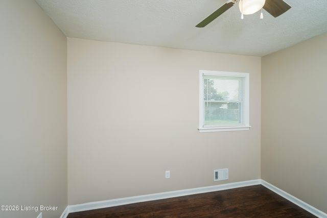 3114 Tara Gale Dr, Louisville, KY 40216