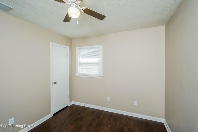 3114 Tara Gale Dr, Louisville, KY 40216