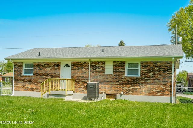 3114 Tara Gale Dr, Louisville, KY 40216