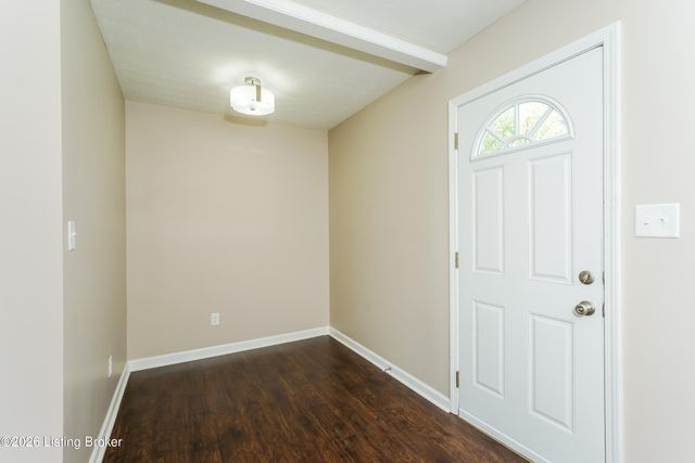 3114 Tara Gale Dr, Louisville, KY 40216