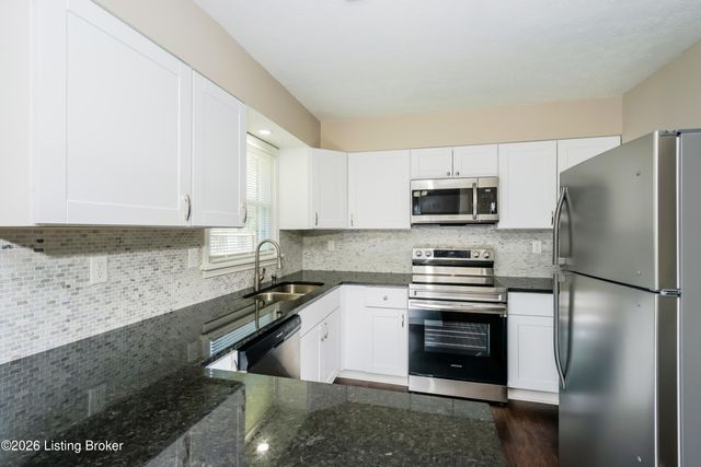 3114 Tara Gale Dr, Louisville, KY 40216