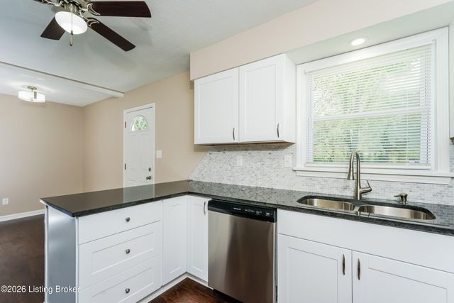 3114 Tara Gale Dr, Louisville, KY 40216