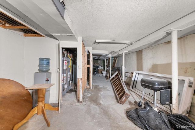 22042 Woodward Avenue, Ferndale, MI 48220