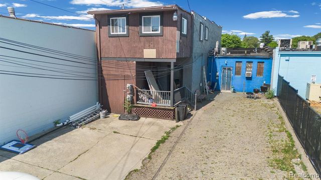 22042 Woodward Avenue, Ferndale, MI 48220