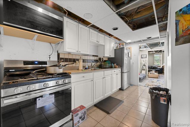 22042 Woodward Avenue, Ferndale, MI 48220