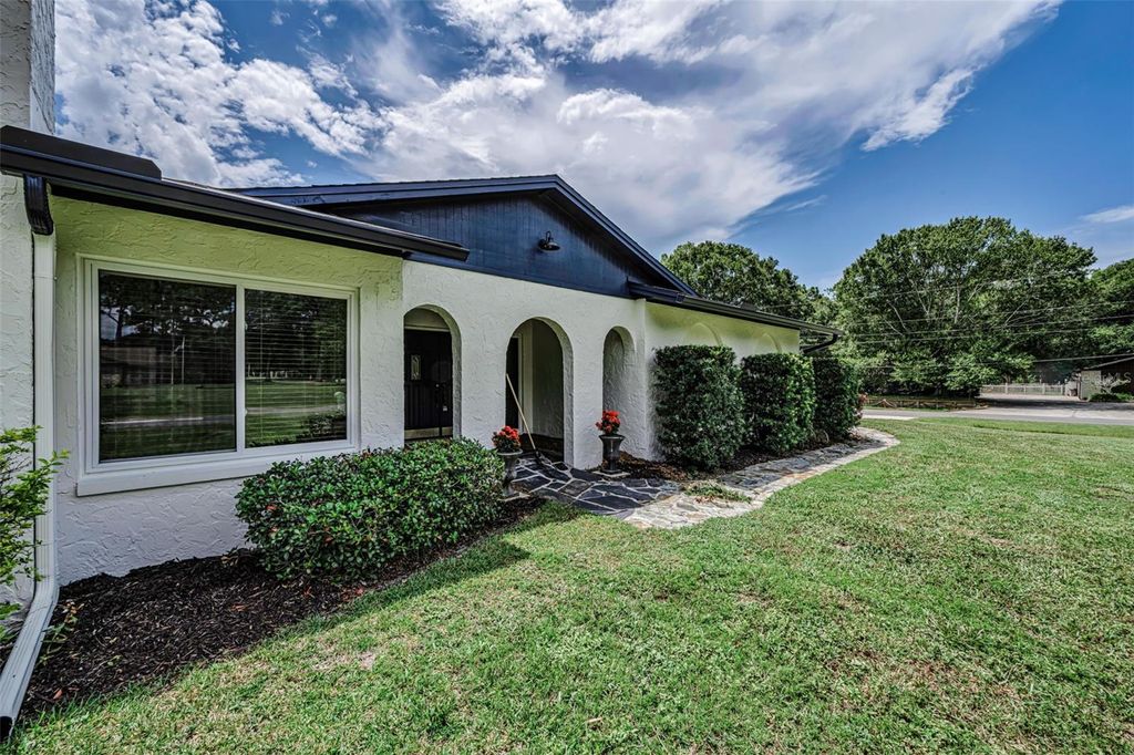 Image 9 of property listing at 7812 WINDWARD WAY, Odessa, FL 33556