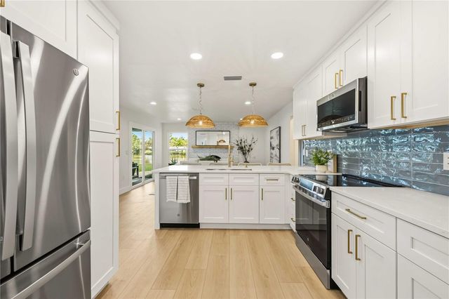 2273 LAKEWOOD DRIVE, Nokomis, FL 34275