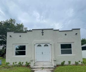 466 Wilma AVE, Fort Myers, FL 33905