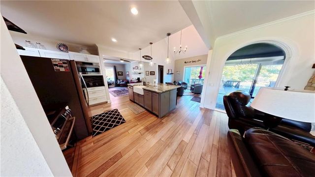 103 Lakeside Point, Gallatin, MO 64640