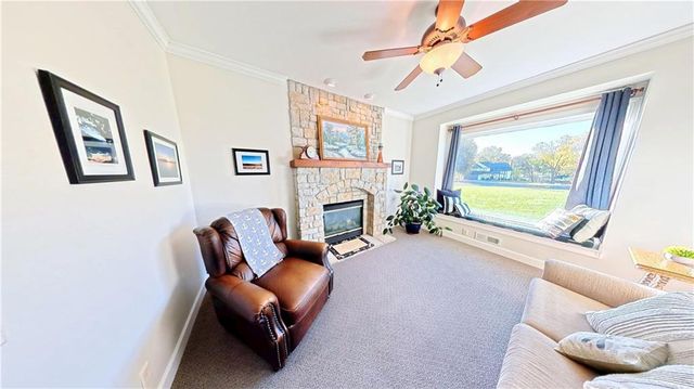 103 Lakeside Point, Gallatin, MO 64640