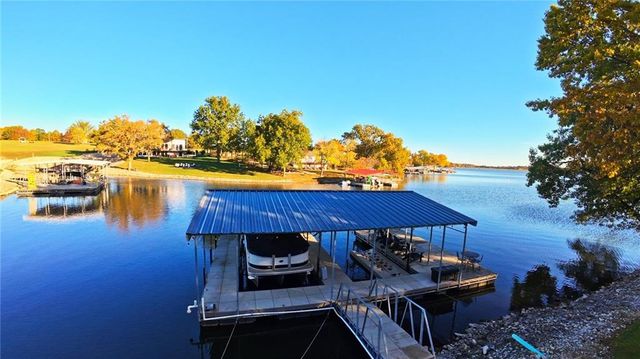 103 Lakeside Point, Gallatin, MO 64640