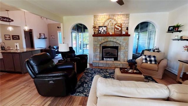 103 Lakeside Point, Gallatin, MO 64640