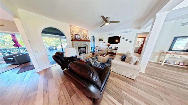 103 Lakeside Point, Gallatin, MO 64640