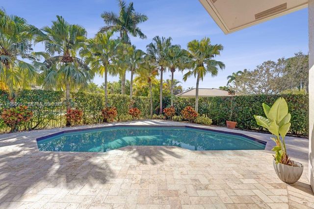 2533 Eagle Run Cir, Weston, FL 33327