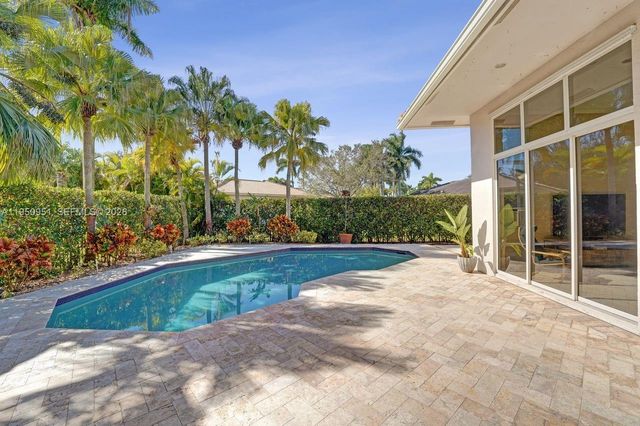 2533 Eagle Run Cir, Weston, FL 33327