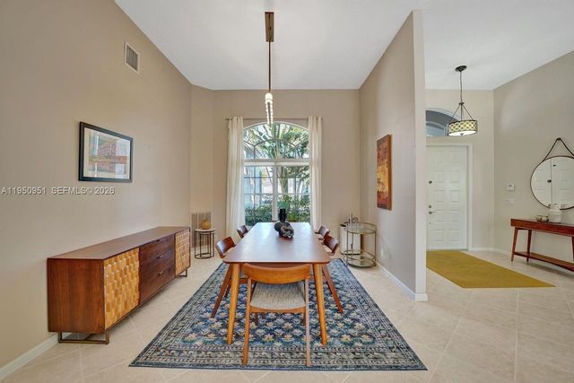 2533 Eagle Run Cir, Weston, FL 33327