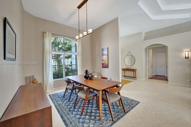 2533 Eagle Run Cir, Weston, FL 33327