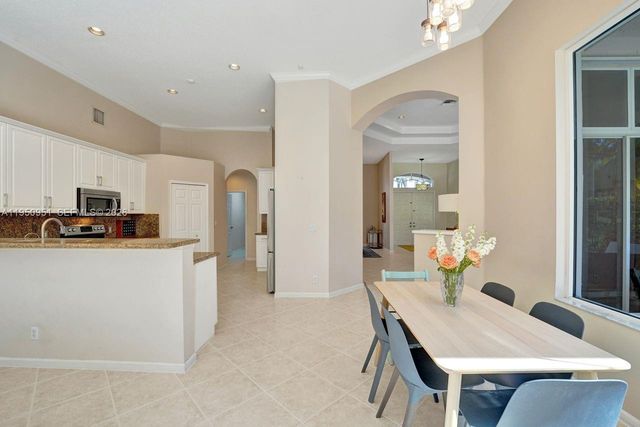 2533 Eagle Run Cir, Weston, FL 33327