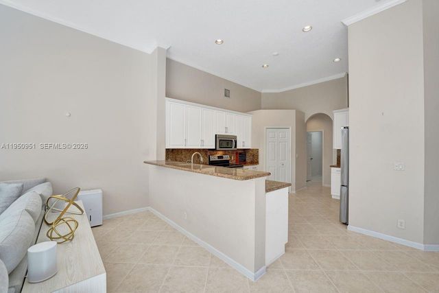 2533 Eagle Run Cir, Weston, FL 33327