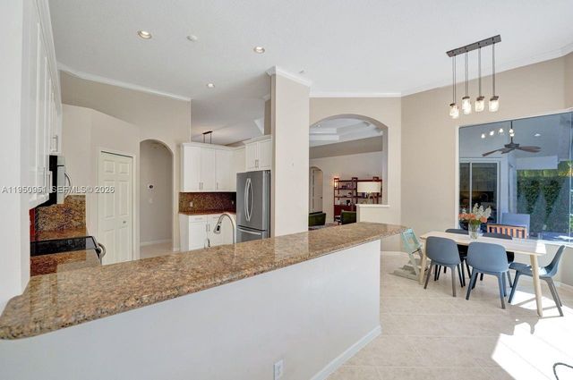 2533 Eagle Run Cir, Weston, FL 33327