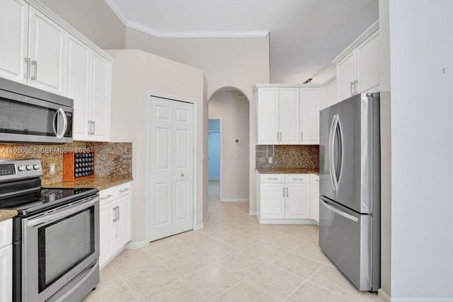 2533 Eagle Run Cir, Weston, FL 33327