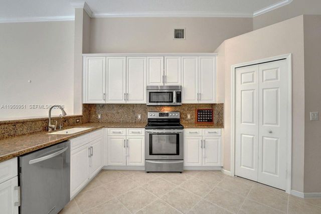 2533 Eagle Run Cir, Weston, FL 33327