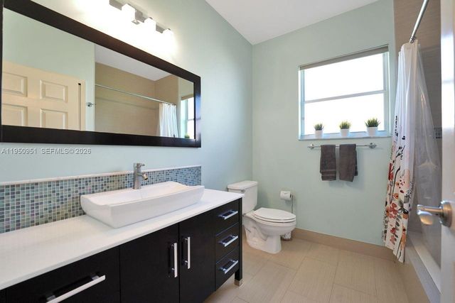 2533 Eagle Run Cir, Weston, FL 33327