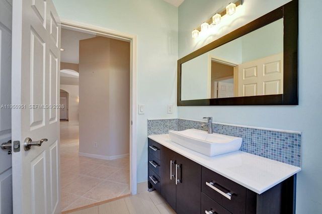 2533 Eagle Run Cir, Weston, FL 33327