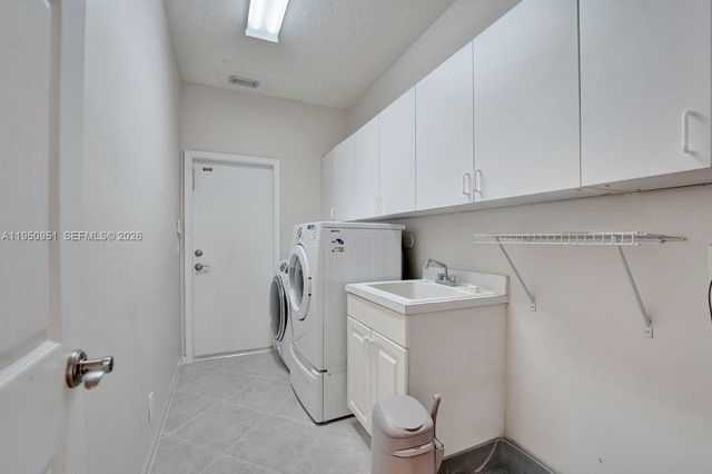 2533 Eagle Run Cir, Weston, FL 33327