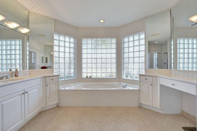 2533 Eagle Run Cir, Weston, FL 33327