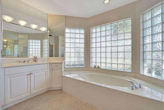 2533 Eagle Run Cir, Weston, FL 33327