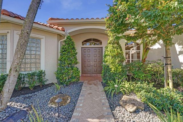 2533 Eagle Run Cir, Weston, FL 33327