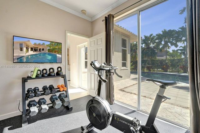 2533 Eagle Run Cir, Weston, FL 33327