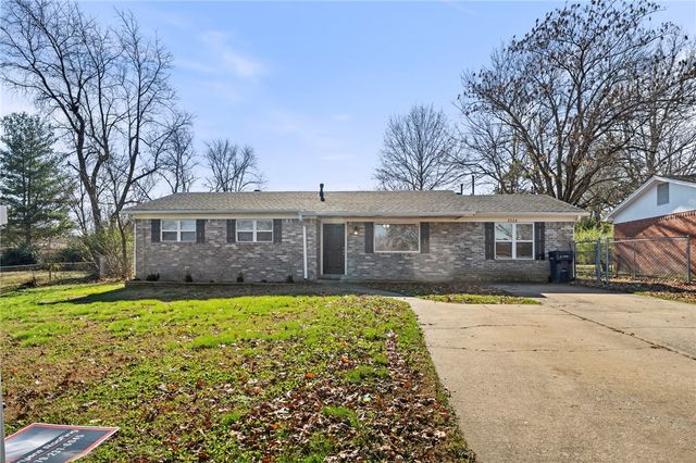 2326 Alpine Circle, Siloam Springs, AR 72761