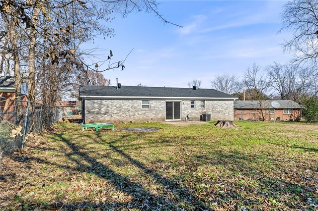 2326 Alpine Circle, Siloam Springs, AR 72761