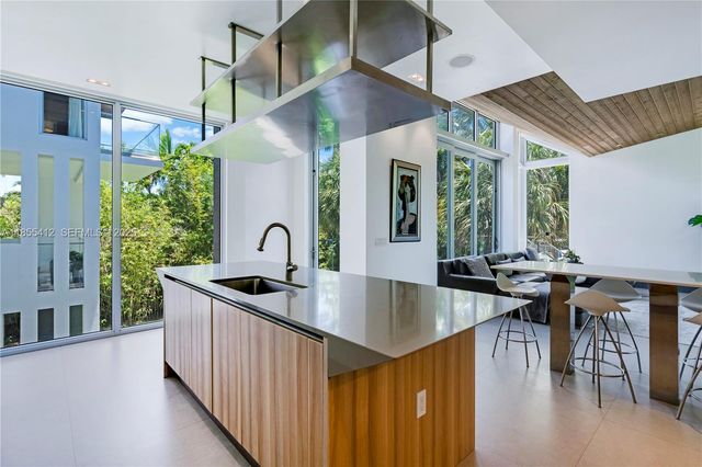 545 Sabal Palm, Key Biscayne, FL 33149
