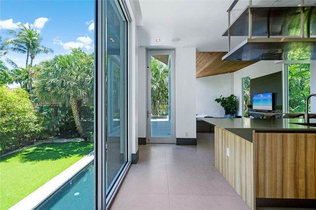 545 Sabal Palm, Key Biscayne, FL 33149