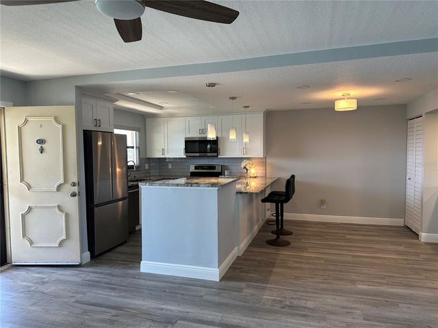 12500 CAPRI CIR N 401, Treasure Island, FL 33706