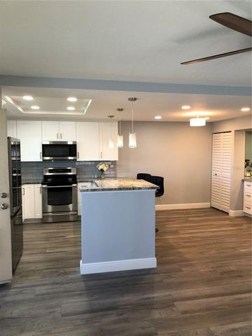 12500 CAPRI CIR N 401, Treasure Island, FL 33706